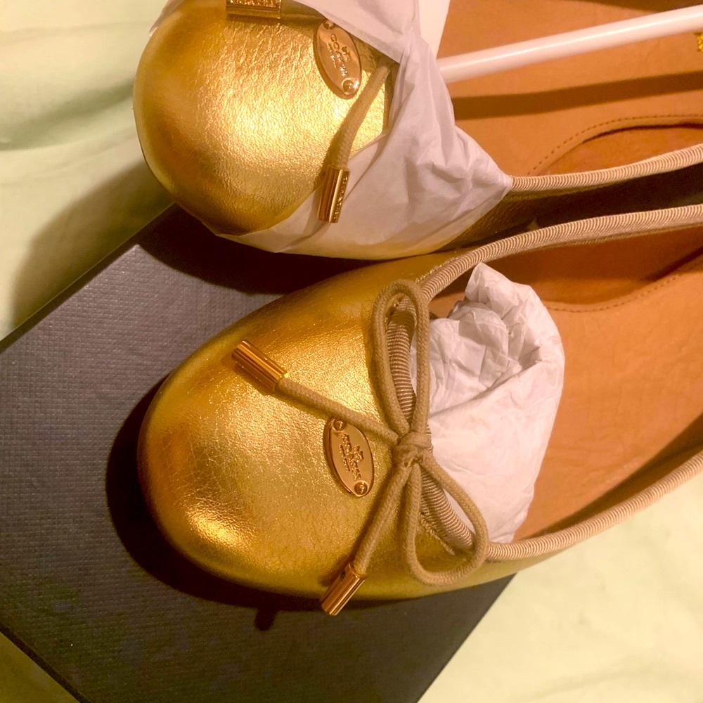 Absolutely stunning authentic brand new size 7.5 Coach gold ballet . Must have! - Picture 3 of 6